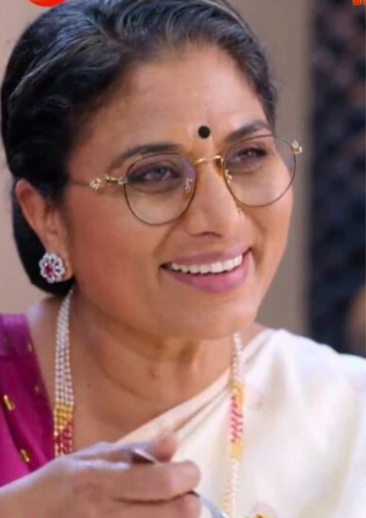 Bharati Patil as Sarojini