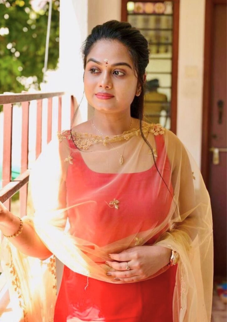 Ishwarya Ravichandran as Devi